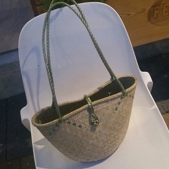Natural Woven Picnic Basket Bag in Rattan Style 🧺 - Picture 1 of 5